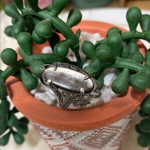 💍💍💍2/40$💍💍💍Elegant Silver and Mother of Pearl Ring-Size 5